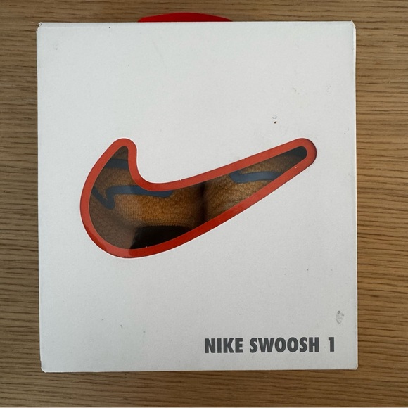 Like new w/box. NIKE SWOOSH 1 - Baby Walker size 6 - Picture 4 of 5